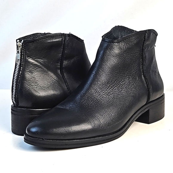 Artisan by Zigi Georgie Black Leather Rounded Toe Back Zip Low Heel Ankle Bootie - Picture 1 of 16